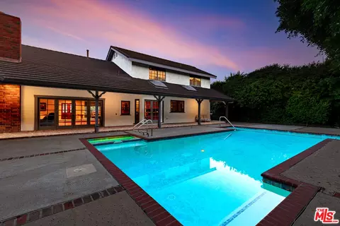 Exterior - 17341 Cumpston St, Encino, CA 91316 photo 3 of 8