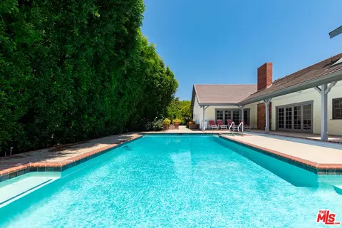 Exterior - 17341 Cumpston St, Encino, CA 91316 photo 5 of 8
