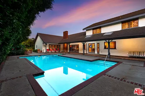 Exterior - 17341 Cumpston St, Encino, CA 91316 photo 4 of 8