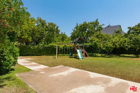 Exterior - 17341 Cumpston St, Encino, CA 91316 photo 7 of 8