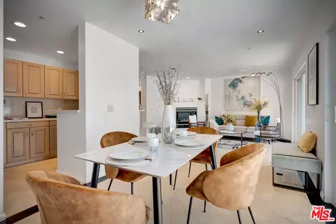650 Kelton Ave #301, Los Angeles, CA 90024