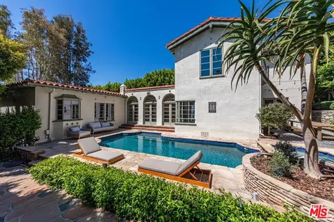 1136 N Doheny Dr, Los Angeles, CA 90069
