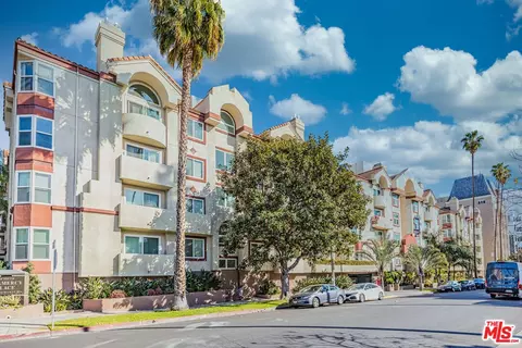 620 S Gramercy Pl #301, Los Angeles, CA 90005
