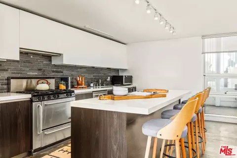 Kitchen - 615 Hampton Dr #A102, Venice, CA 90291 photo 2 of 5