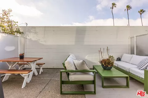Exterior - 615 Hampton Dr #A102, Venice, CA 90291 photo 3 of 5