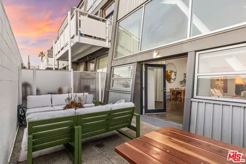 Exterior - 615 Hampton Dr #A102, Venice, CA 90291 photo 2 of 5