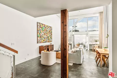 Entry Way - 615 Hampton Dr #A102, Venice, CA 90291 photo 4 of 5