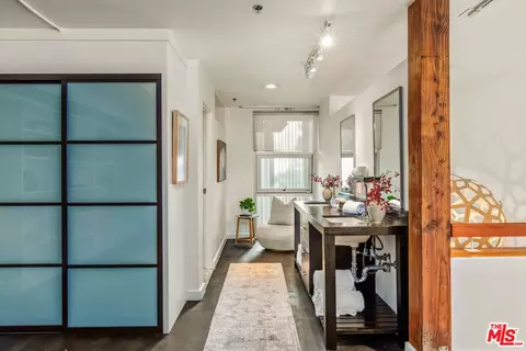 Entry Way - 615 Hampton Dr #A102, Venice, CA 90291 photo 5 of 5