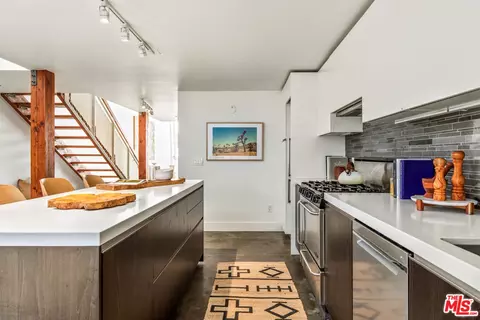 Kitchen - 615 Hampton Dr #A102, Venice, CA 90291 photo 3 of 5