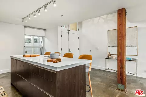 Kitchen - 615 Hampton Dr #A102, Venice, CA 90291 photo 4 of 5