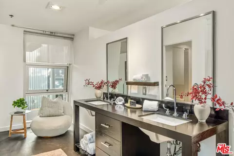 Bath - 615 Hampton Dr #A102, Venice, CA 90291 photo 2 of 2
