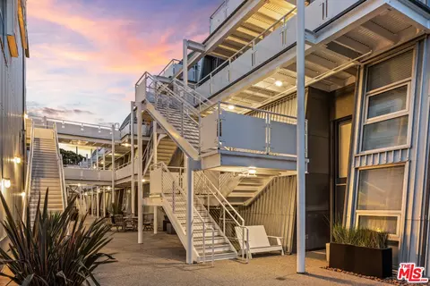 Exterior - 615 Hampton Dr #A102, Venice, CA 90291 photo 4 of 5