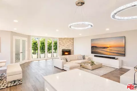 150 N Almont Dr #203, Beverly Hills, CA 90211