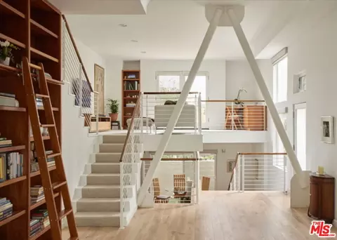 938 Lincoln Blvd #3, Santa Monica, CA 90403