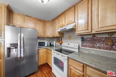 Kitchen - 11410 Dolan Ave #341, Downey, CA 90241 photo 4 of 5