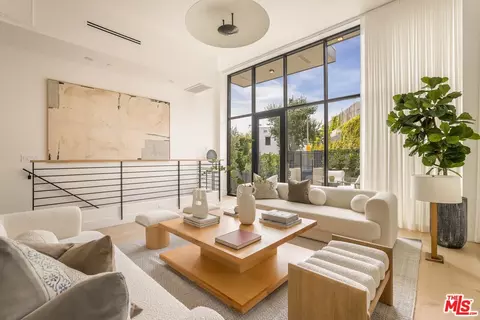922 W Knoll Dr, West Hollywood, CA 90069