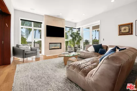 447 N Doheny Dr #301, Beverly Hills, CA 90210
