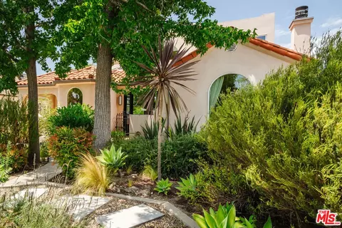 1633 Hi Point St, Los Angeles, CA 90035