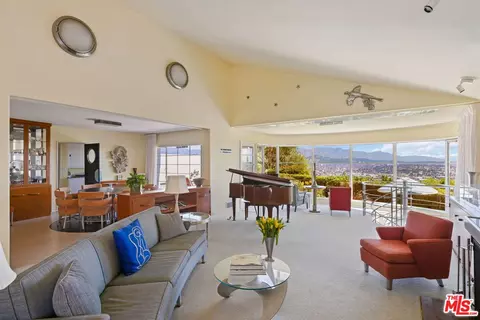 3814 Amesbury Rd, Los Angeles, CA 90027