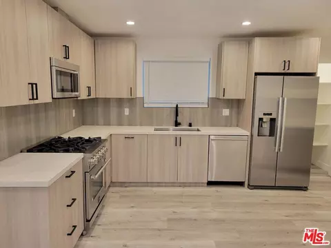 11565 Iowa Ave, Los Angeles, CA 90025