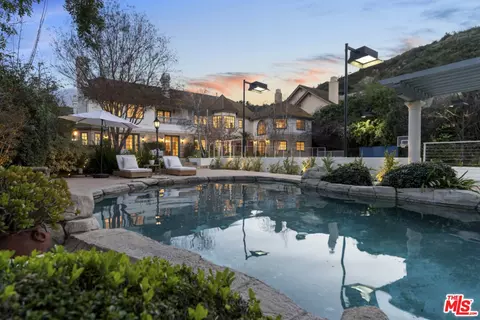 20315 Howard Ct, Woodland Hills, CA 91364