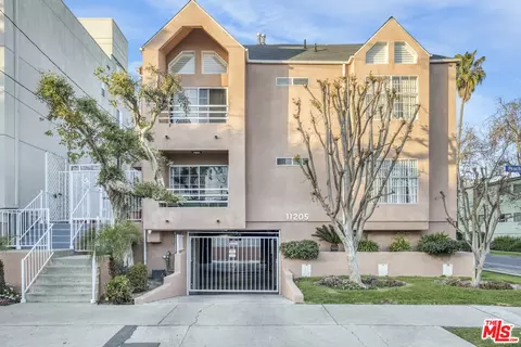 11205 Peach Grove St, North Hollywood, CA 91601
