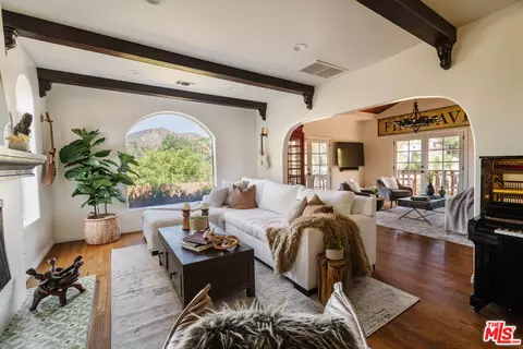 3247 Bennett Dr, Los Angeles, CA 90068