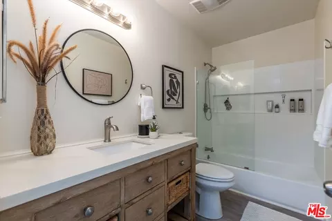 Bath - 728 Ohio Ave, Long Beach, CA 90804 photo 3 of 3
