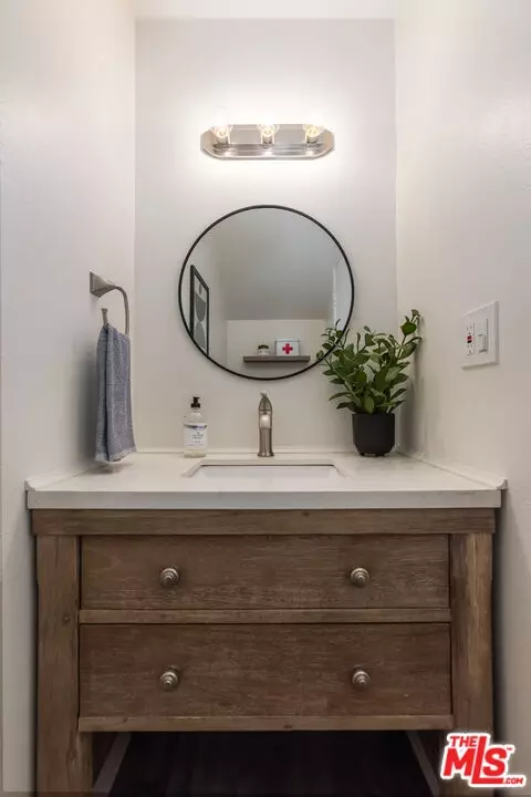 Bath - 728 Ohio Ave, Long Beach, CA 90804 photo 2 of 3