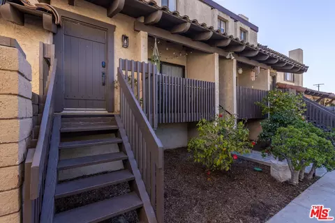 Exterior - 728 Ohio Ave, Long Beach, CA 90804 photo 2 of 2