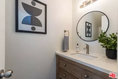 Bath - 728 Ohio Ave, Long Beach, CA 90804 photo 1 of 3
