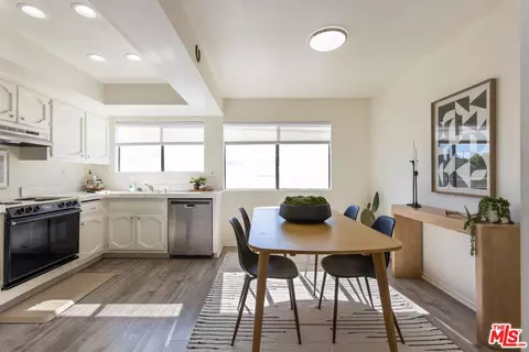 Dining - 728 Ohio Ave, Long Beach, CA 90804 photo 2 of 5