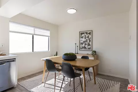 Dining - 728 Ohio Ave, Long Beach, CA 90804 photo 3 of 5