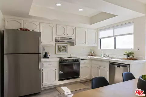 Kitchen - 728 Ohio Ave, Long Beach, CA 90804 photo 2 of 2