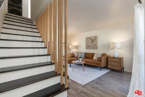 Entry Way - 728 Ohio Ave, Long Beach, CA 90804 photo 1 of 3