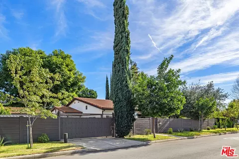 7340 Farralone Ave, Canoga Park, CA 91303