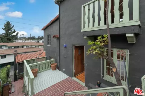 3725 Arbolada Rd, Los Angeles, CA 90027