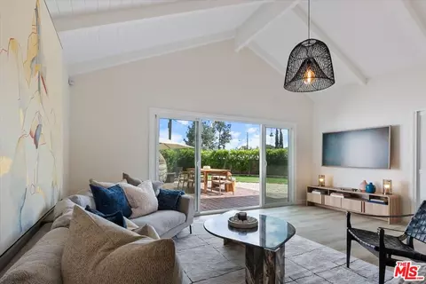12610 Keswick St, North Hollywood, CA 91605