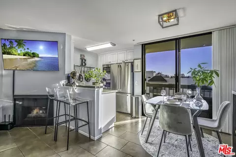 7320 Hawthorn Ave #315, Los Angeles, CA 90046