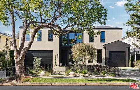 565 Toyopa Dr, Pacific Palisades, CA 90272