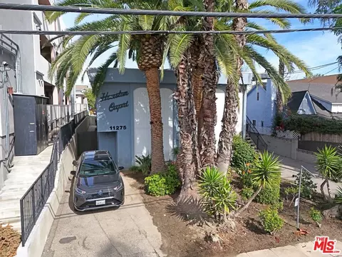11275 Huston St, North Hollywood, CA 91601