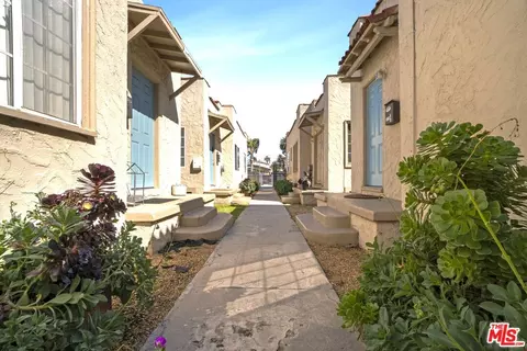 2637 S Redondo Blvd, Los Angeles, CA 90016