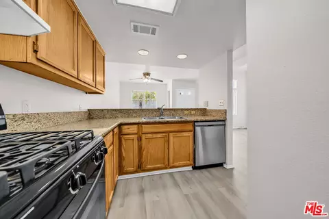 Kitchen - 820 W Compton Blvd #17, Compton, CA 90220 photo 3 of 3