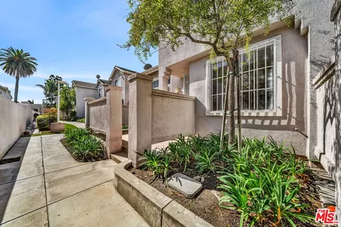 Exterior - 820 W Compton Blvd #17, Compton, CA 90220 photo 3 of 11
