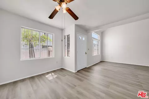 Living - 820 W Compton Blvd #17, Compton, CA 90220 photo 5 of 6