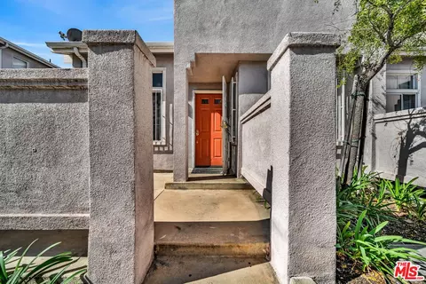 Exterior - 820 W Compton Blvd #17, Compton, CA 90220 photo 1 of 11