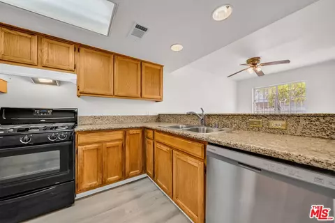 Kitchen - 820 W Compton Blvd #17, Compton, CA 90220 photo 1 of 3