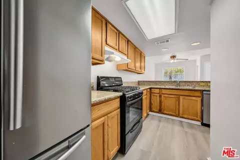 Kitchen - 820 W Compton Blvd #17, Compton, CA 90220 photo 2 of 3