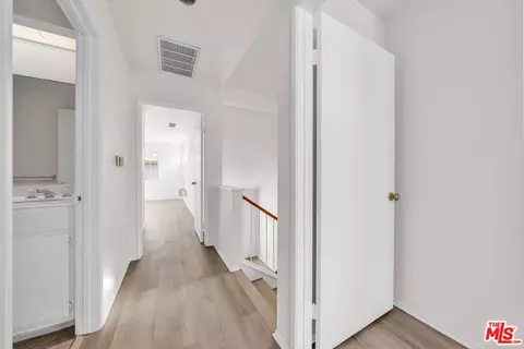 Entry Way - 820 W Compton Blvd #17, Compton, CA 90220 photo 3 of 4