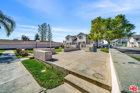 Exterior - 820 W Compton Blvd #17, Compton, CA 90220 photo 7 of 11